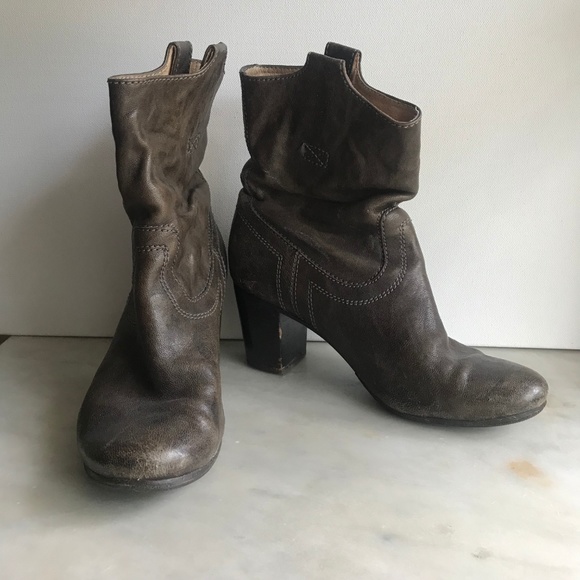Frye Carson Shortie Ankle Boot - Picture 2 of 4